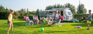 Caravan-op-camping-gezin-kinderen-caravanverzekering