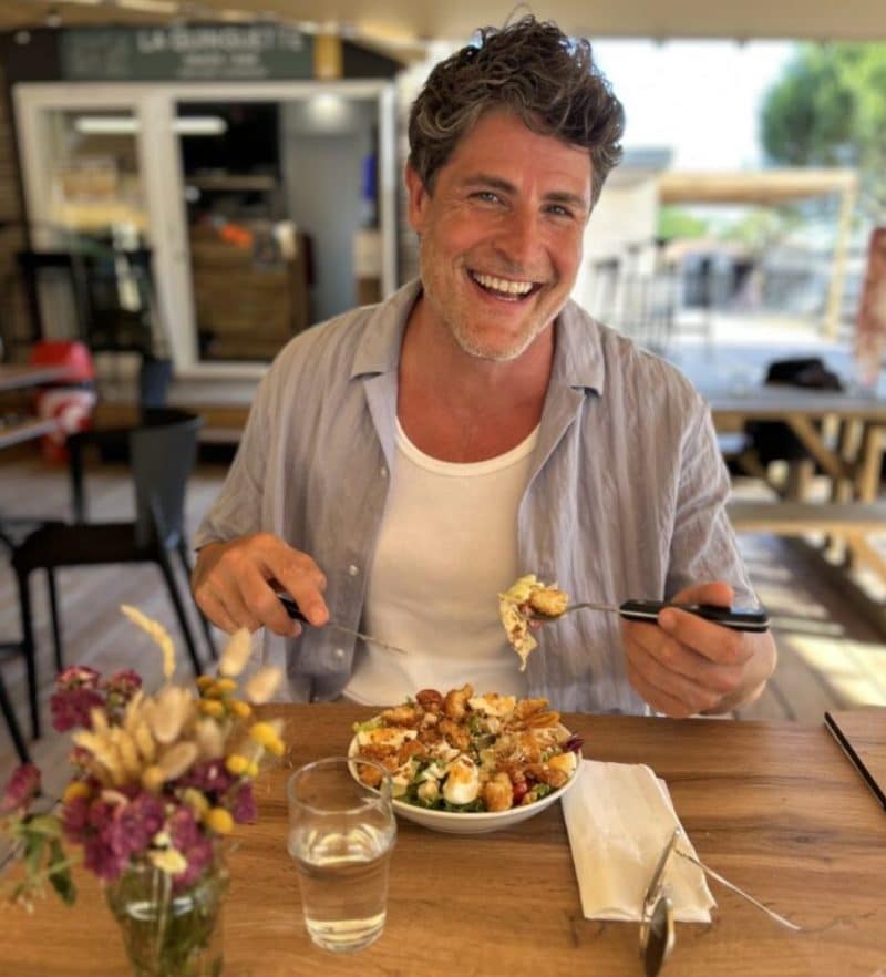 Koertjan-in-restaurant-camping